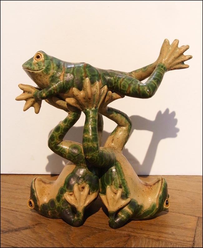 acrobatic frogs sculpture