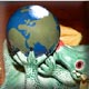 dragon en céramique qui tient le monde