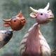 deux sculptures de vaches folles en céramiqye et fils metalliques