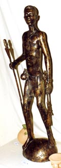 Statue en bronze du guerrier désarmé de Francis Boateng